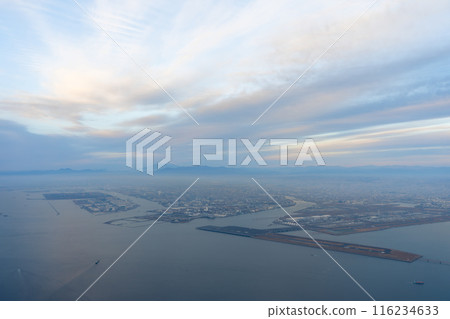 從羽田機場起飛後的飛機上看到的風景 116234633