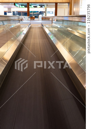 Haneda Airport Terminal 1: Scenery inside the departure gate 116235796