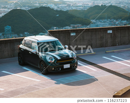 日野山公園停車場停著的SUV 日野山公園停車場停著的SUV 116237223