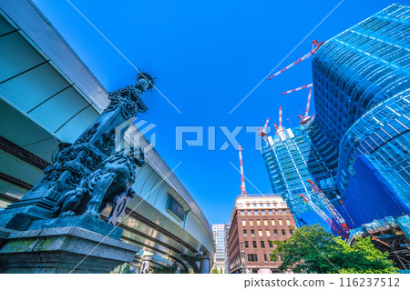Tokyo cityscape in June. View of the redevelopment projects in Nihonbashi and Nihonbashi 1-chome (5th) 116237512