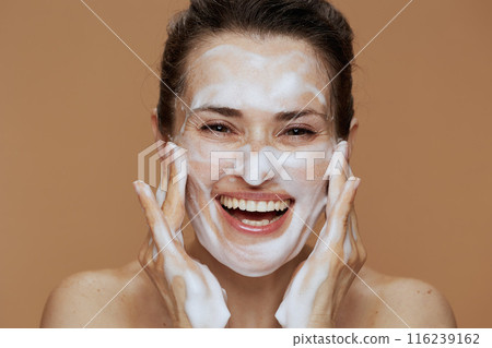 smiling woman washing face smiling woman washing face 116239162