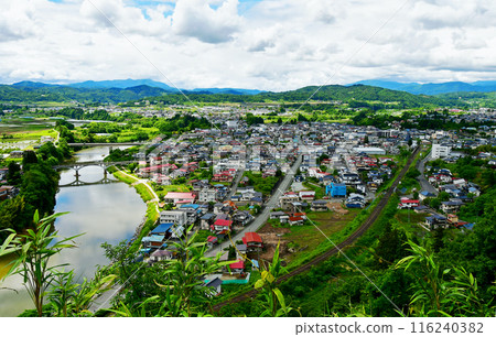 山形縣大江町,從立山歷史公園俯瞰最上川的城市景觀 山形縣大江町,從立山歷史公園俯瞰最上川的城市景觀 116240382