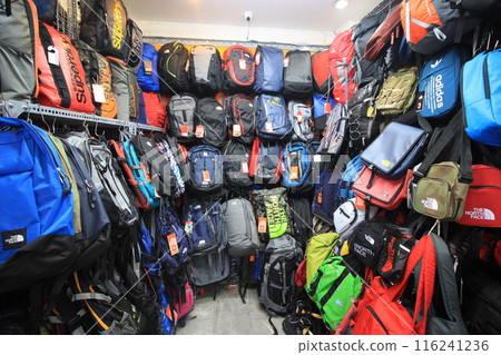 Don't miss it! Sightseeing spots in Ho Chi Minh City, Vietnam: Vietnamese cuisine, pink churches, bizarre heritage sites, night views 116241236