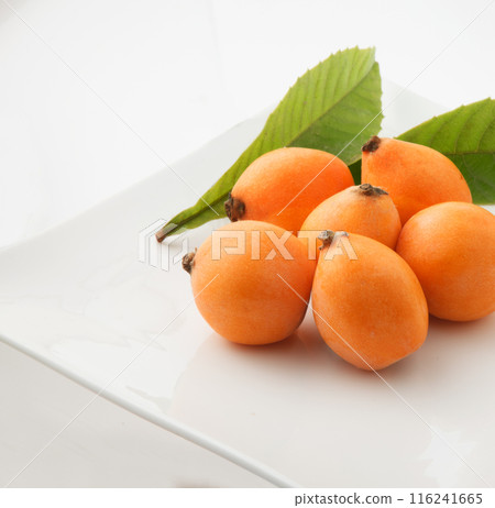 枇杷白色背景 枇杷白色背景 116241665