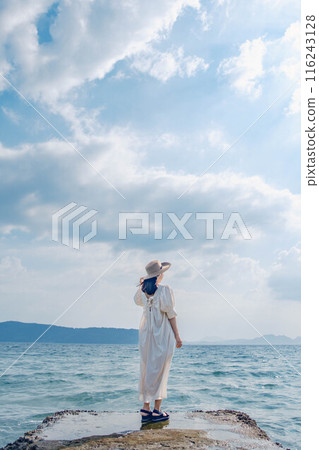 Young woman enjoying the sea 116243128