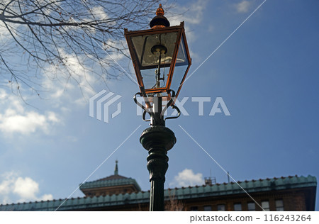 Gas lamps on the outer perimeter of the Kanagawa Prefectural Office-1 116243264
