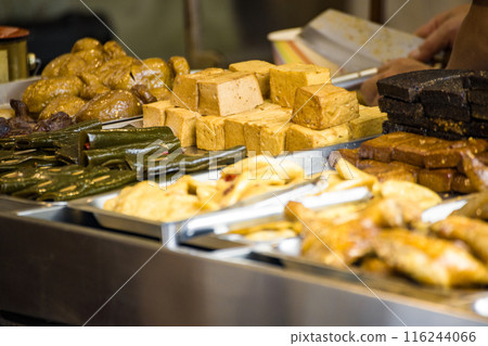 台灣夜市的滷味攤位 116244066