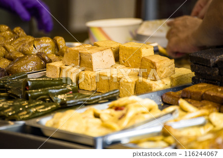 台灣夜市的滷味攤位 116244067