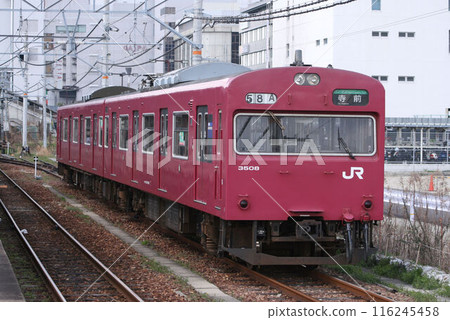 The 103 series train on the Bantan Line before the elevation of Himeji Station The 103 series train on the Bantan Line before the elevation of Himeji Station 116245458