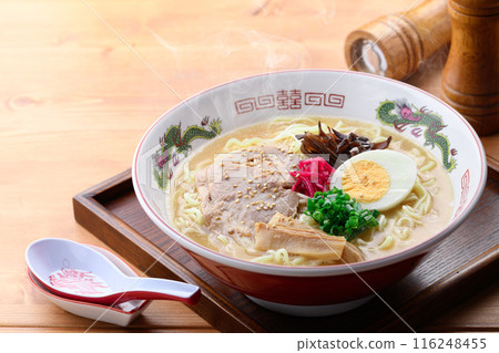 Steaming, sizzling soy sauce and pork bone ramen Steaming, sizzling soy sauce and pork bone ramen 116248455