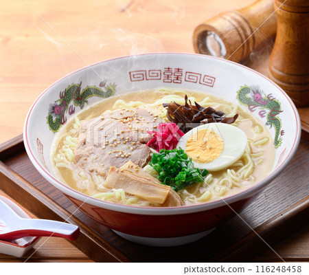 Steaming, sizzling soy sauce and pork bone ramen Steaming, sizzling soy sauce and pork bone ramen 116248458