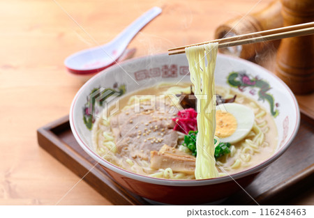 Steaming, sizzling soy sauce and pork bone ramen Steaming, sizzling soy sauce and pork bone ramen 116248463
