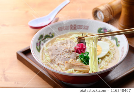Steaming, sizzling soy sauce and pork bone ramen Steaming, sizzling soy sauce and pork bone ramen 116248467