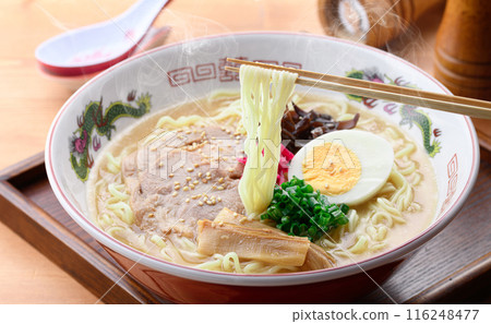 Steaming, sizzling soy sauce and pork bone ramen Steaming, sizzling soy sauce and pork bone ramen 116248477