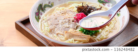 Steaming, sizzling soy sauce and pork bone ramen Steaming, sizzling soy sauce and pork bone ramen 116248482