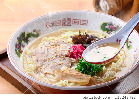 Steaming, sizzling soy sauce and pork bone ramen Steaming, sizzling soy sauce and pork bone ramen 116248485