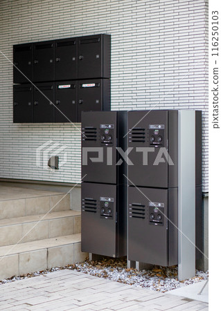 Apartment delivery box entrance 116250103