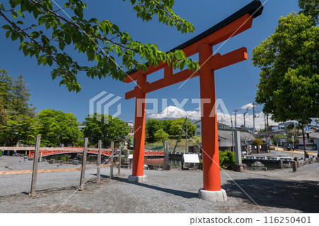 Torii gate at Fujisan Hongu Sengen Shrine with mount Fuji, Fujinomiya Torii gate at Fujisan Hongu Sengen Shrine with mount Fuji, Fujinomiya 116250401