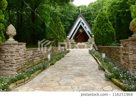 Hotel Epinard, a lodging facility in Nasu Highlands, Nasu Town, Tochigi Prefecture, Chapel in Nasu Forest and a walking trail with fresh greenery Hotel Epinard, a lodging facility in Nasu Highlands, Nasu Town, Tochigi Prefecture, Chapel in Nasu Forest and a walking trail with fresh greenery 116251968