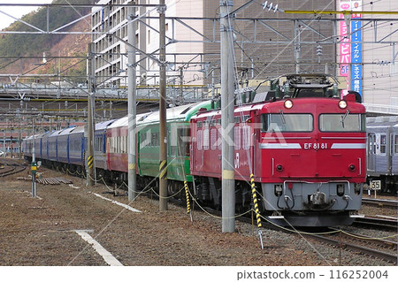 連接夢空館車輛的藍色列車(東北本線/福島站) 連接夢空館車輛的藍色列車(東北本線/福島站) 116252004