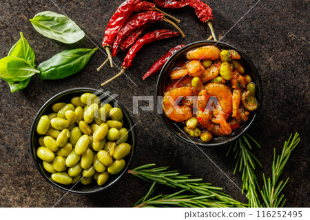 Fresh salad with shrimps and edamame soybeans in bowl on black table. Top view. 116252495
