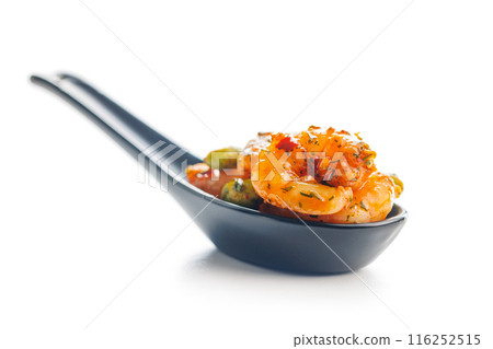 Fresh salad with shrimps and edamame soybeans in spoon isolated on white background. 116252515