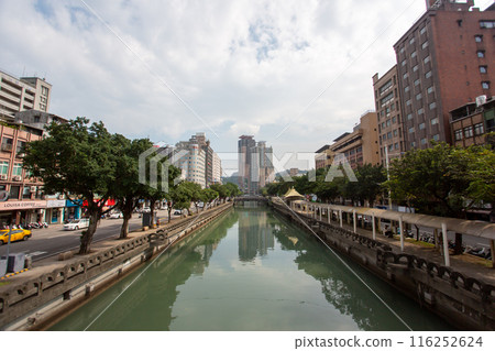 台灣北部港口城市基隆市中心的城市景觀 116252624