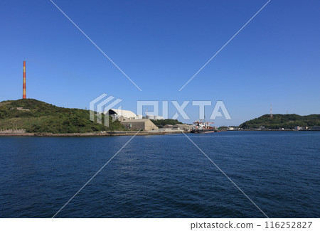從海上看到的佐賀關煉油廠第二大煙囪、佐賀關煉油廠、佐賀關港 從海上看到的佐賀關煉油廠第二大煙囪、佐賀關煉油廠、佐賀關港 116252827