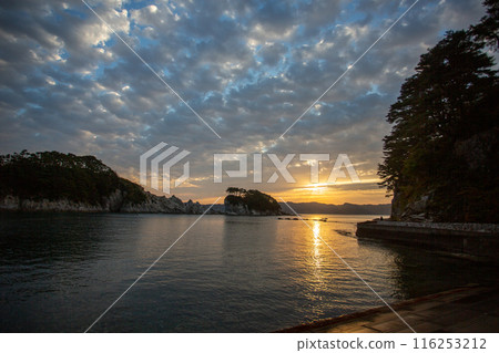 岩手縣淨土濱海灘的日出 岩手縣淨土濱海灘的日出 116253212