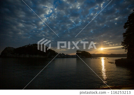 岩手縣淨土濱海灘的日出 岩手縣淨土濱海灘的日出 116253213