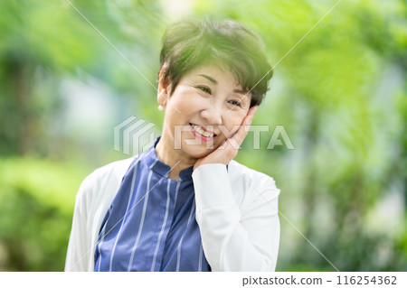 高級女性美麗形象清新綠色 116254362