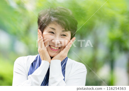 高級女性美麗形象清新綠色 116254363