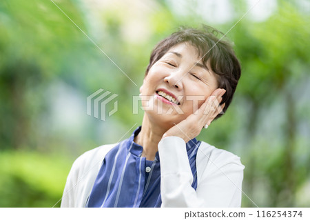 高級女性美麗形象清新綠色 116254374