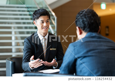 Middle-aged businessman doing business 116254432