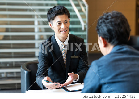 Middle-aged businessman doing business 116254435