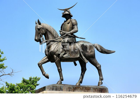 從青葉城眺望森林之都仙台…“伊達政宗騎馬像” 116254679