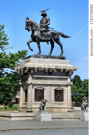 從青葉城眺望森林之都仙台…“伊達政宗騎馬像” 116254680