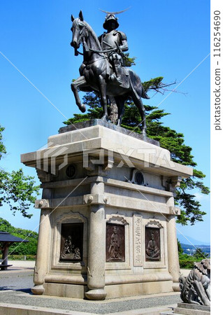 Watching over the city of trees, Sendai, from Aoba Castle... "Statue of Date Masamune on Horseback" 116254690