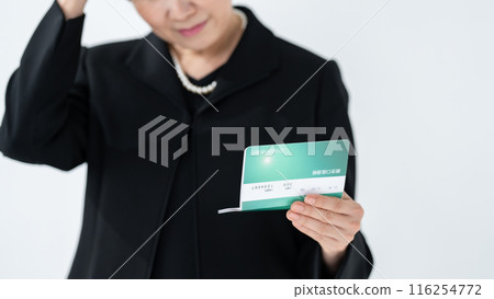 Women in mourning dress passbook inheritance 116254772
