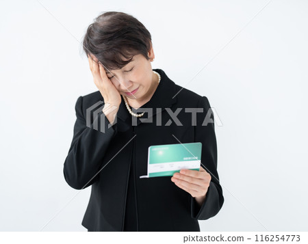 Women in mourning dress passbook inheritance Women in mourning dress passbook inheritance 116254773