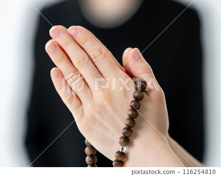 手拿念珠，葬禮，手掌合在一起 116254810