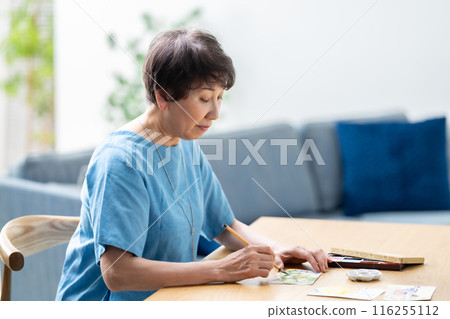 Senior woman postcard picture letter 116255112