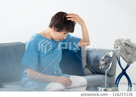 戴假髮的女性護髮 116255136