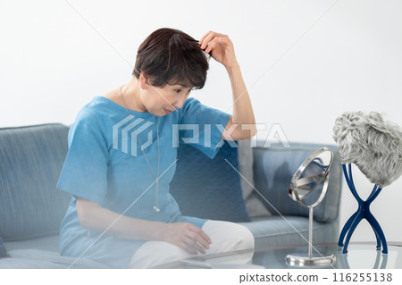 戴假髮的女性護髮 116255138