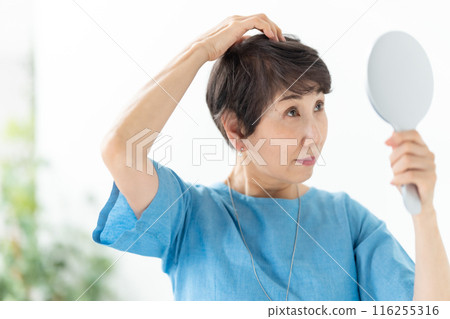 Women who wear wigs Hair care Women who wear wigs Hair care 116255316