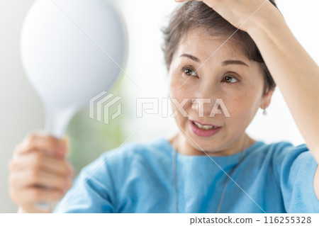 Women who wear wigs Hair care Women who wear wigs Hair care 116255328