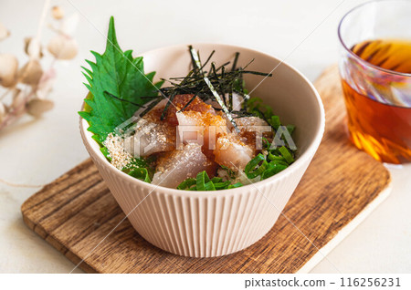 Albacore tuna seafood bowl with sesame sauce Albacore tuna seafood bowl with sesame sauce 116256231