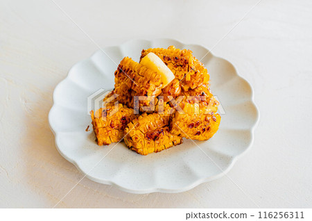 Grilled corn with butter 116256311