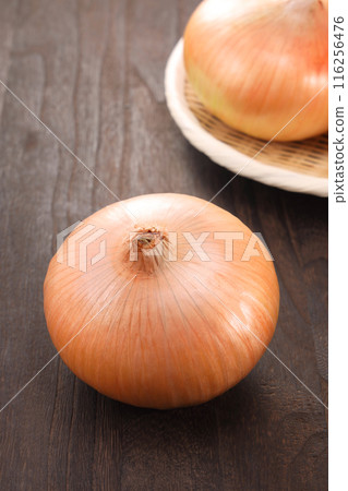 新鮮的洋蔥 新鮮的洋蔥 116256476