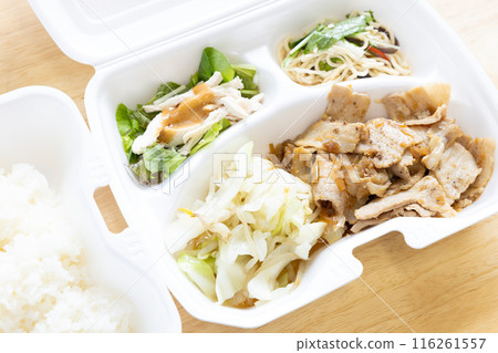 美味的中國豬肉和薑便當 美味的中國豬肉和薑便當 116261557